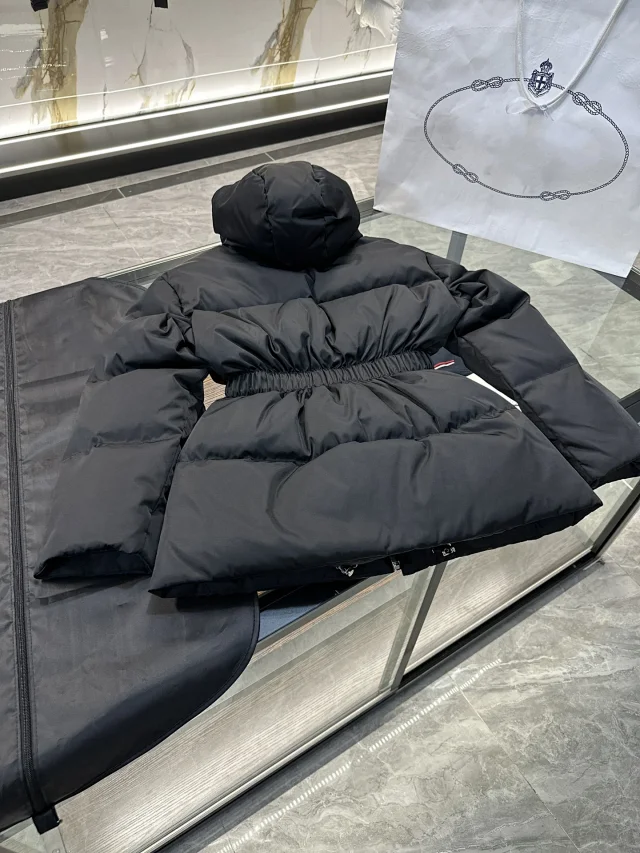 PUJIA Women's Logo Lapel Down Jacket Detail