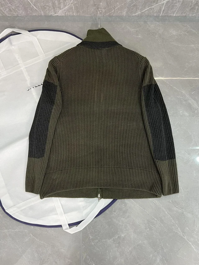 Mengjia Men's Stand Collar Down Jacket Detail