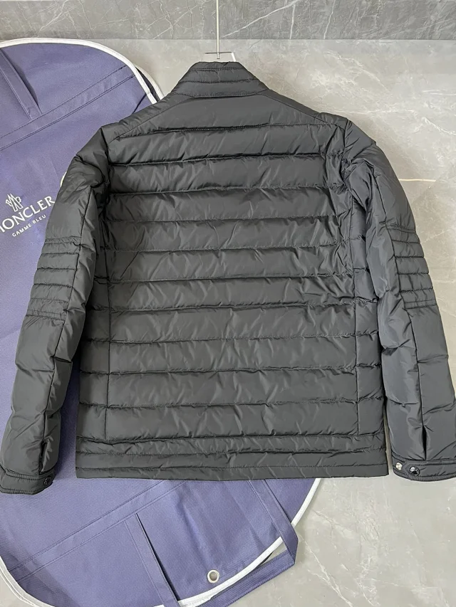 Mengjia Men's Striped Slim Down Jacket Detail