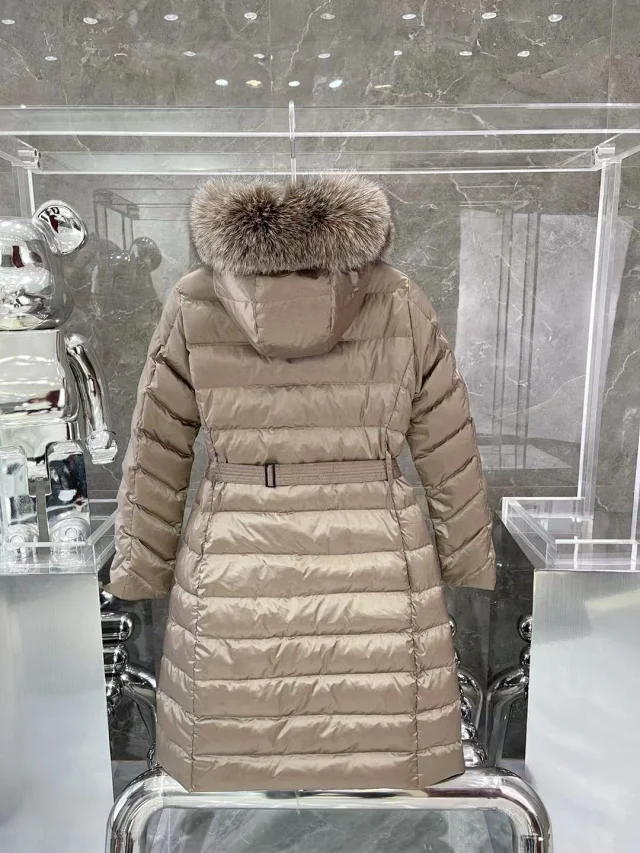Fur-Trimmed MO Women's Long Down Jacket Detail