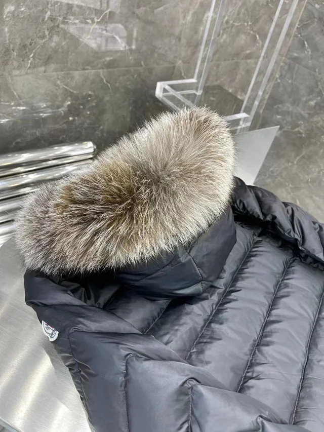Fur-Trimmed MO Women's Long Down Jacket Detail
