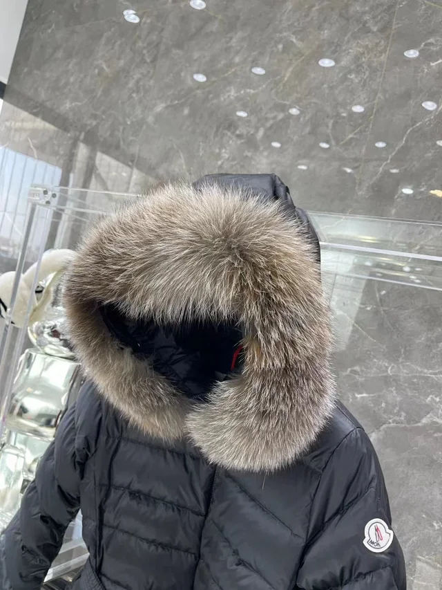 Fur-Trimmed MO Women's Long Down Jacket Detail