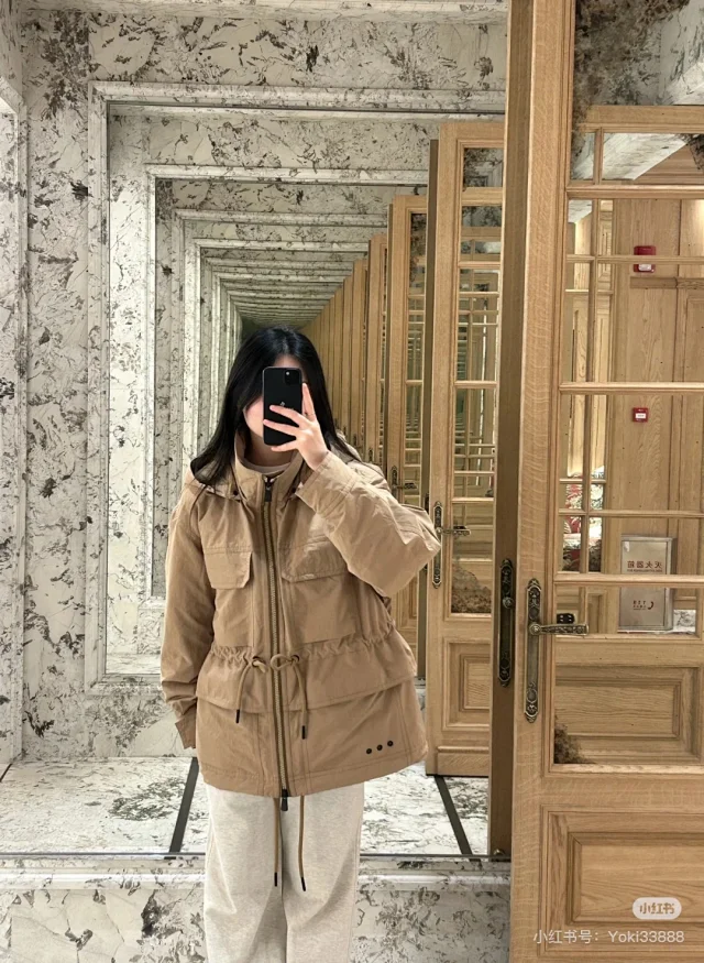 Mengjia Women's Nimba Hooded Down Jacket Detail