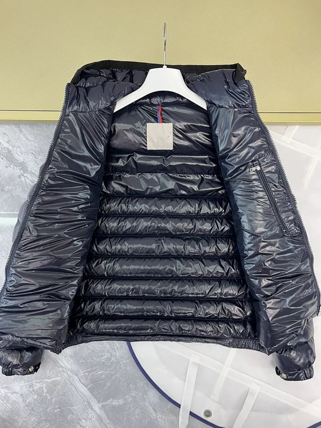 M's Men's Galion Solid Hooded Puffer Detail
