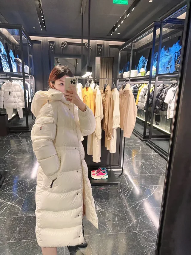 Maire New Yuhuang Shiny Unisex Parka Detail