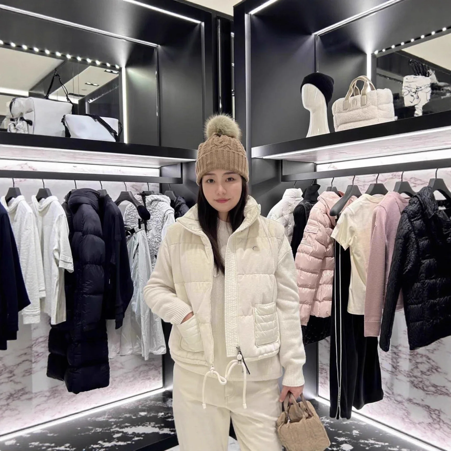 Mengjia FW24 Arques Logo Down Vest