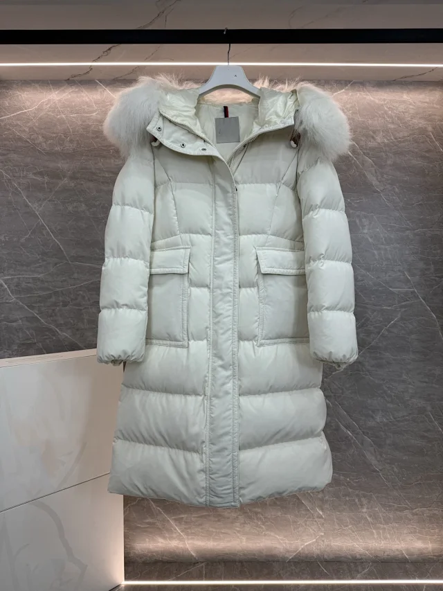 New Mengjia Women's Long Hooded Puffer Detail