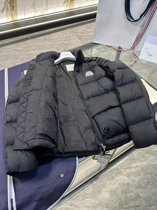 Mengjia Unisex CR Collab Down Jacket Detail