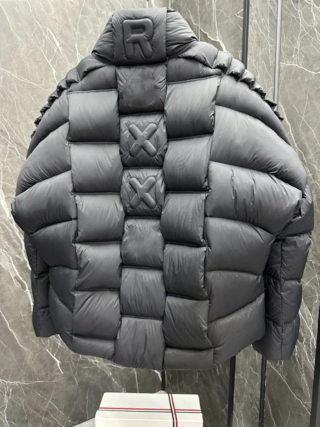 Mengjia Unisex CR Collab Down Jacket Detail