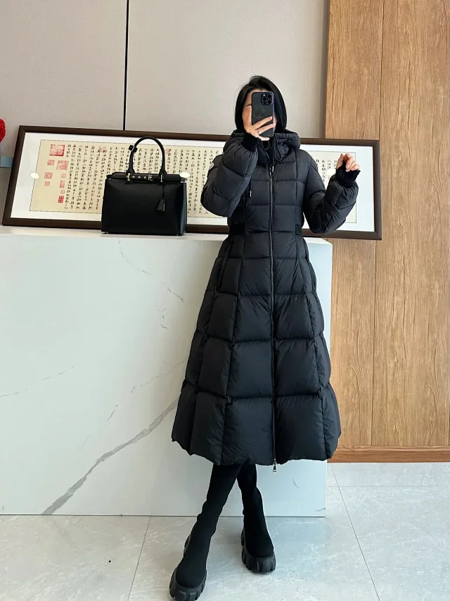 Women's Mengjia Runaway Princess Down Parka Detail