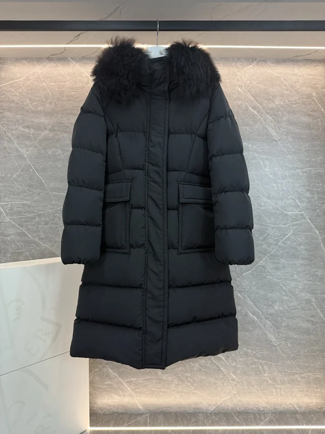 New Mengjia Women's Long Hooded Puffer Detail