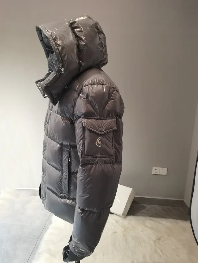 Mengjia25 Shiny Gray Hooded Puffer Detail