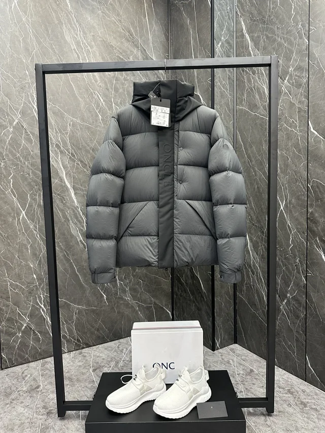 Meng's 25ssM Madeira Men's Color-Block Hooded Puffer Detail