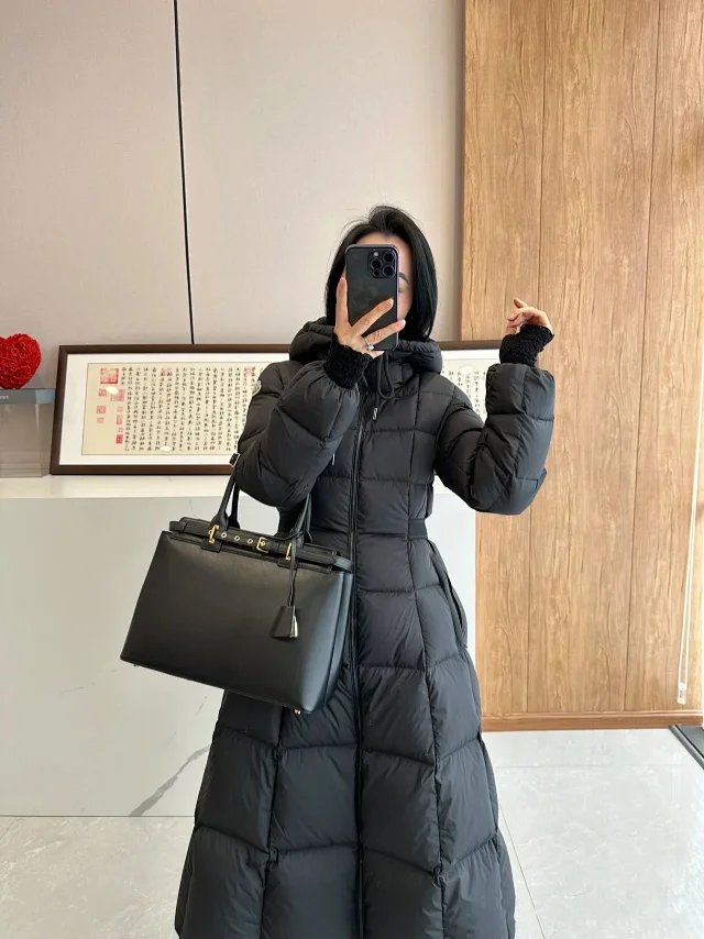 Women's Mengjia Runaway Princess Down Parka Detail