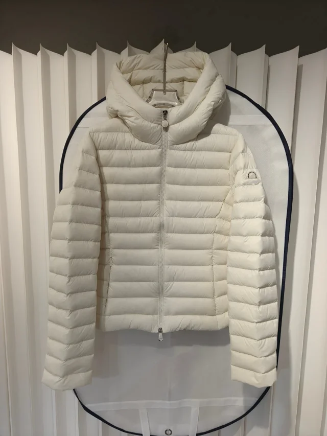 MengJia Women's IGE Hooded Cropped Down Detail