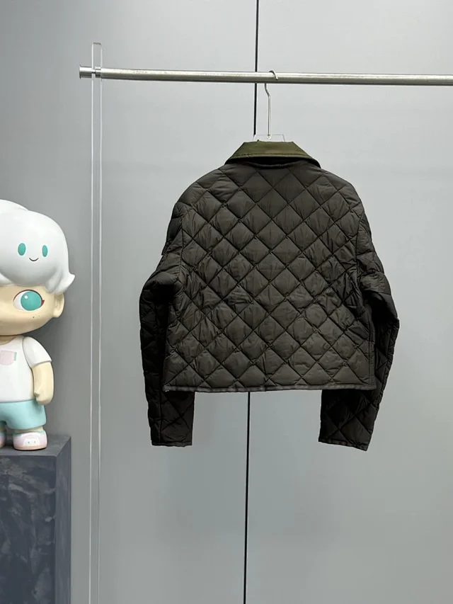 Mengjia New Chitre Diamond-Quilted Down Jacket Detail