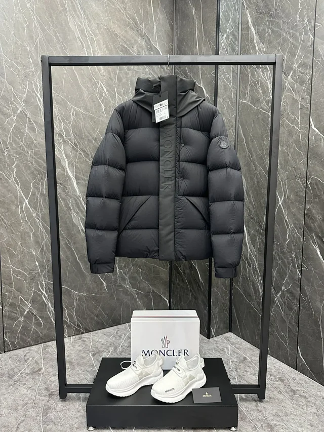 Meng's 25ssM Madeira Men's Color-Block Hooded Puffer Detail