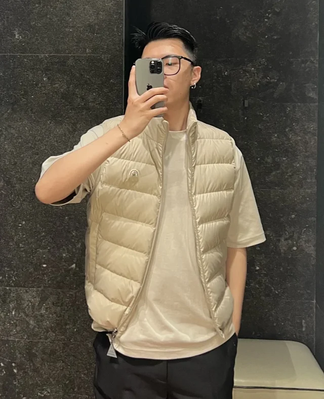 Mengjia 25SS Contrin Sleeveless Down Vest Detail