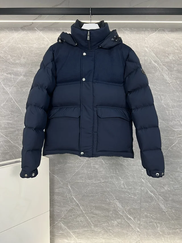 Meng Jia Unisex Detachable Hood Puffer Detail