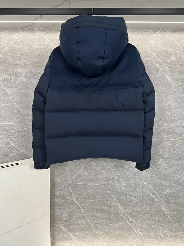 Meng Jia Unisex Detachable Hood Puffer Detail