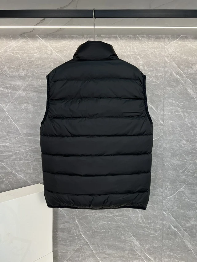 Mengjia 25SS Contrin Sleeveless Down Vest Detail