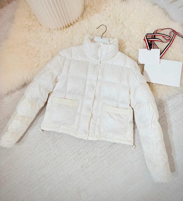 Moncler Jarcieu Woven-Trim Short Women's Puffer Detail