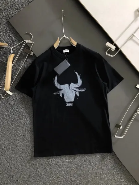 Saint Laurent Bull Graphic Print Black T-Shirt - 1