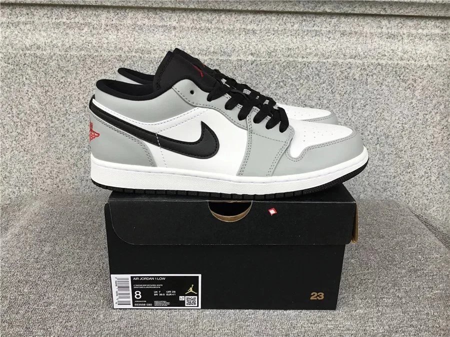 Nike Sneakers Air Jordan 1 Low — 18