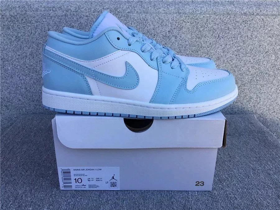 Nike Sneakers Air Jordan 1 Low — 17
