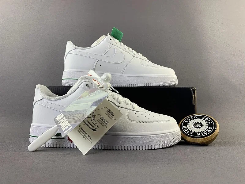 NIKE AIR FORCE 1'07 