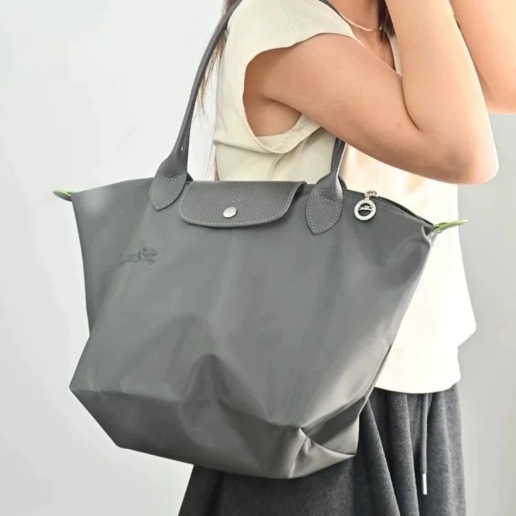 Graphite Gray Medium
