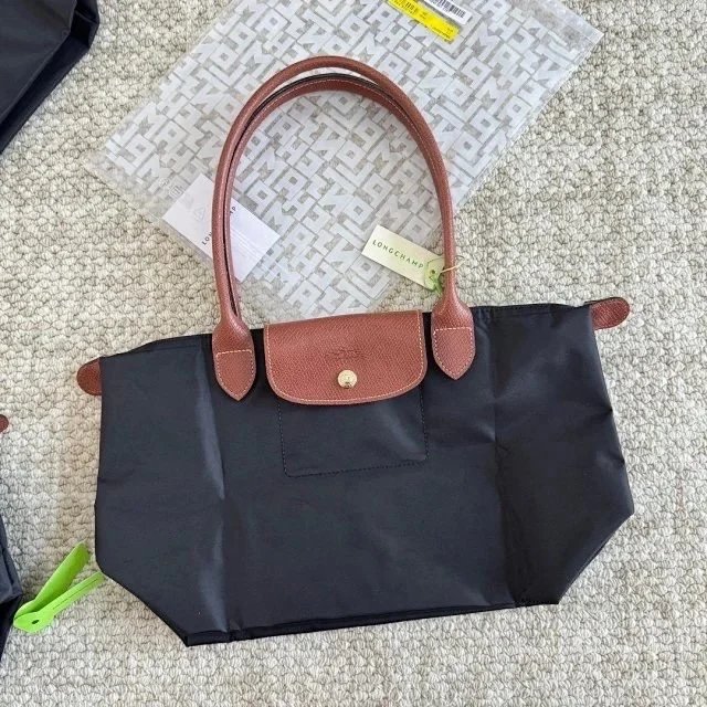 Classic Black Medium