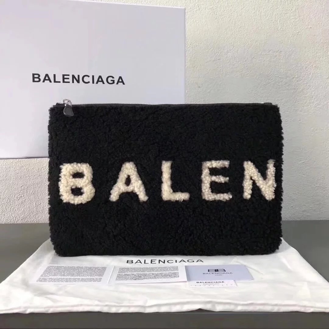 balenciaga 新款字母logo手包 尺寸：35x23cm