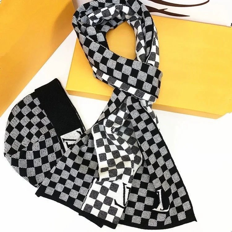 27- Chess Set (Black and White)