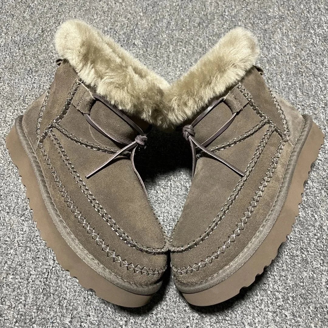 Light gray on shoelaces