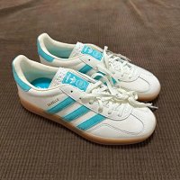 Pale Light Blue JI2583