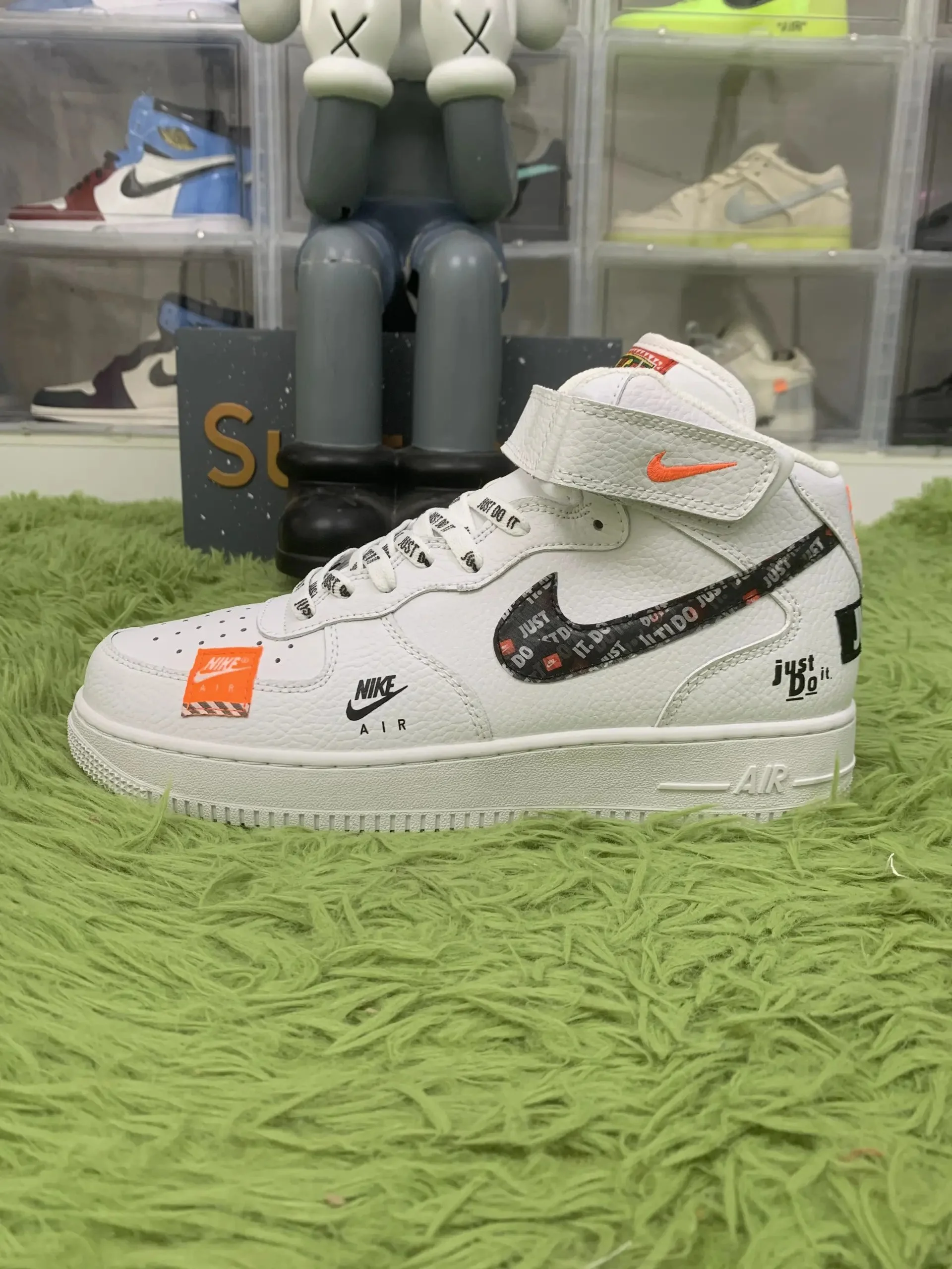 1 Mid “Just Do It” White Black Orange 