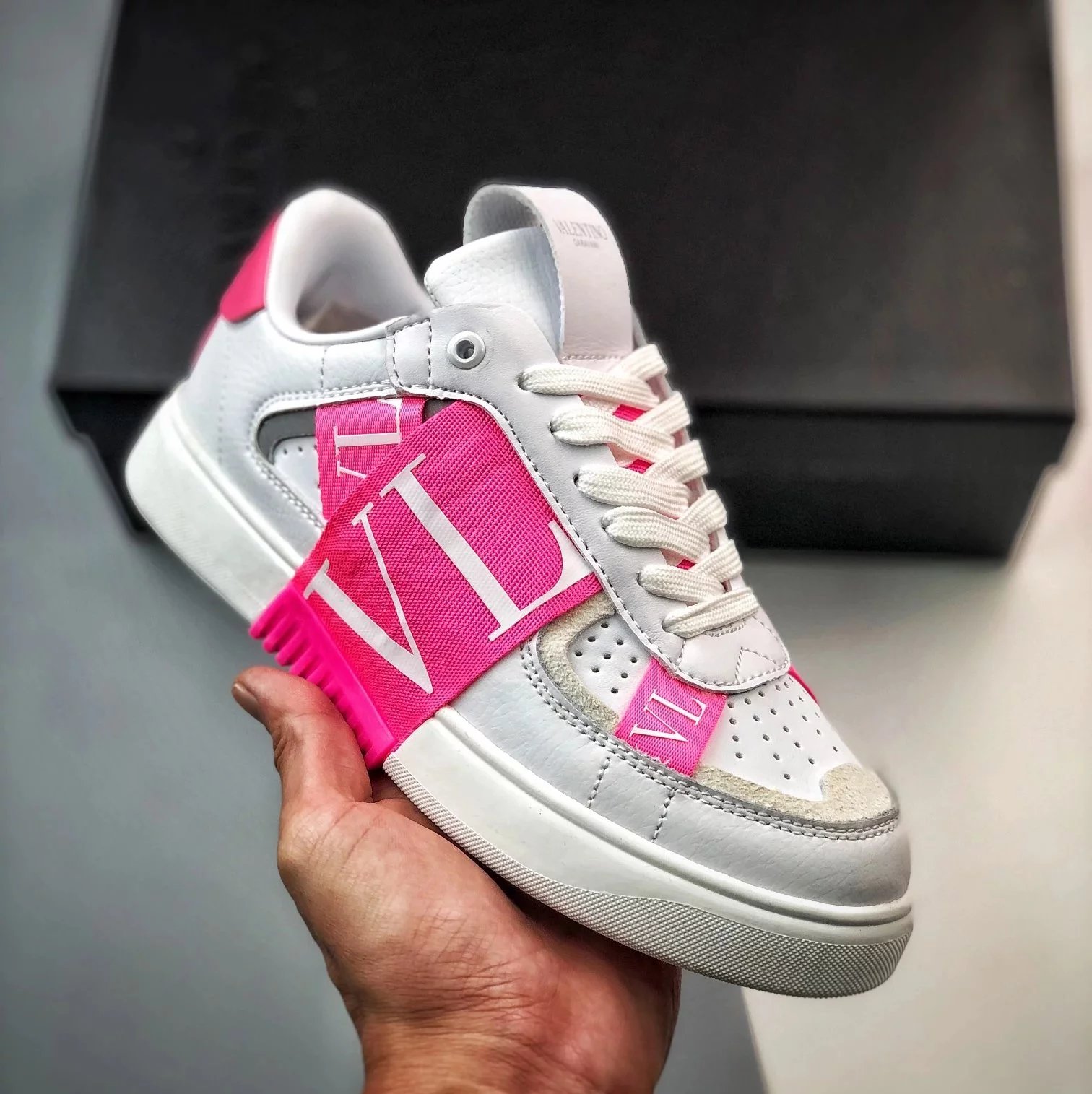 Valentino Garavani Sneakers VL7N — Pink