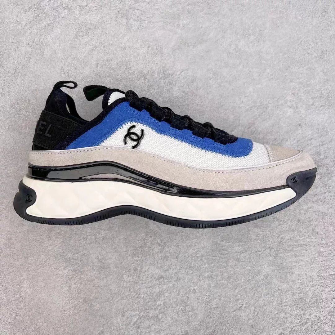 Chanel Sneakers Low-top platform with double-C hardware — Blue