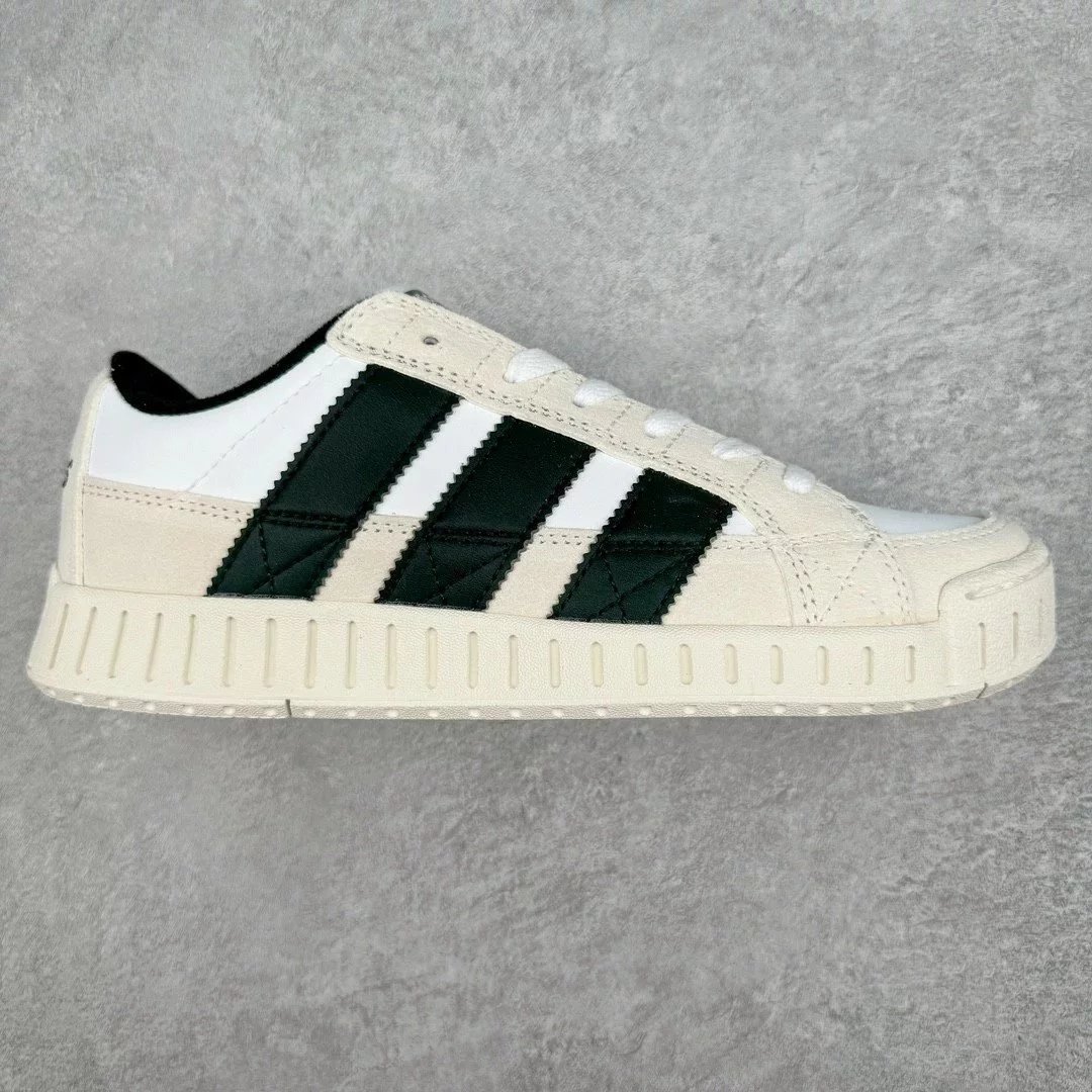Unbranded Sneakers Low-Top Three-Stripe with Ribbed Sole — Beige, white, and black
