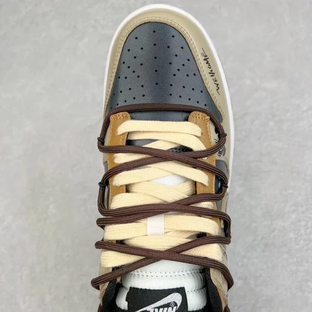 Nike Sneakers SB Dunk Low Deconstruction product detail image 4
