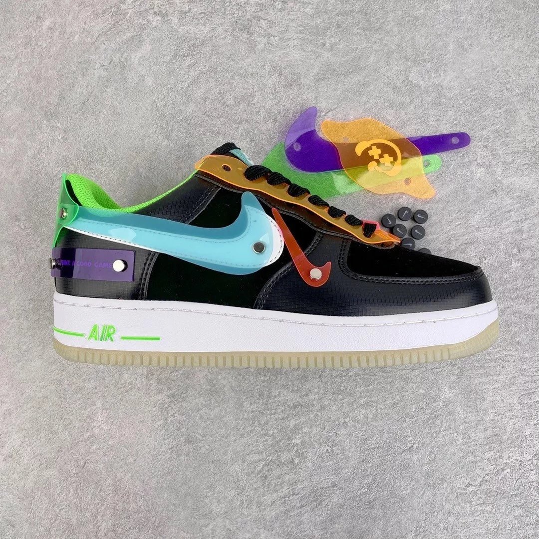 Nike Sneakers Air Force 1 low-top with graphic Swoosh designs — Black and white