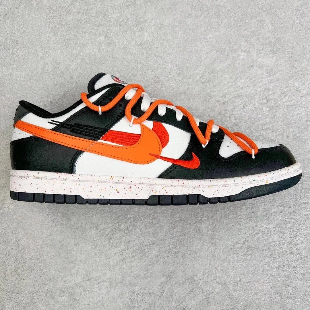 Nike Sneakers Dunk Low SE Triple Swoosh — Black, white, and orange
