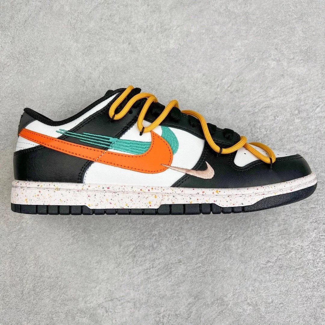 Nike Sneakers Dunk Low SE Triple Swoosh — Black, white, and orange