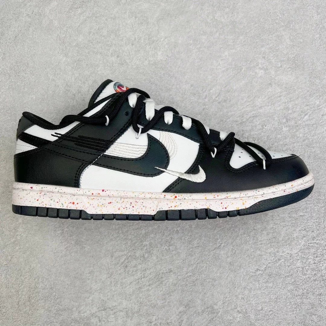 Nike Sneakers Dunk Low SE Triple Swoosh — Black and White 1