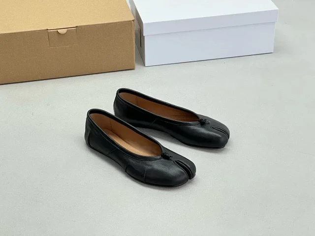 Maison Margiela Leather Shoes Tabi split-toe ballet flats product detail image 3