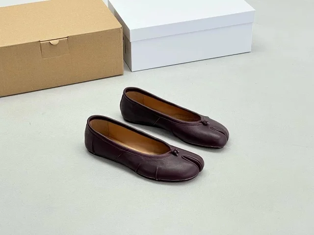 Maison Margiela Leather Shoes Tabi split-toe ballet flats product detail image 9