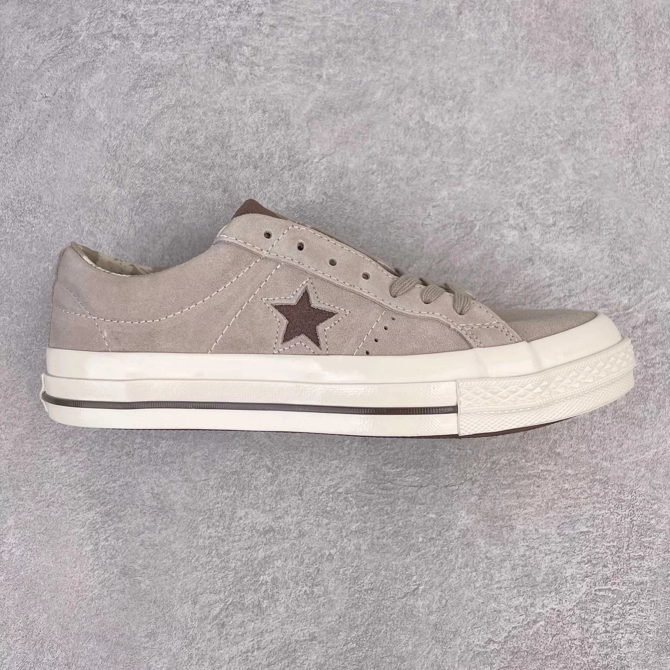 Unbranded Sneakers Low-Top Suede Star-Appliqué — gray
