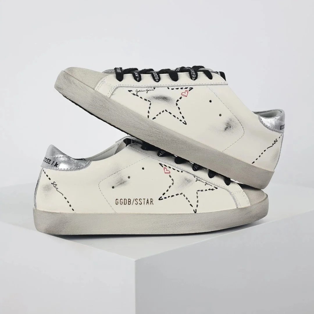 Golden Goose Sneakers Distressed star-appliqué low-top — white