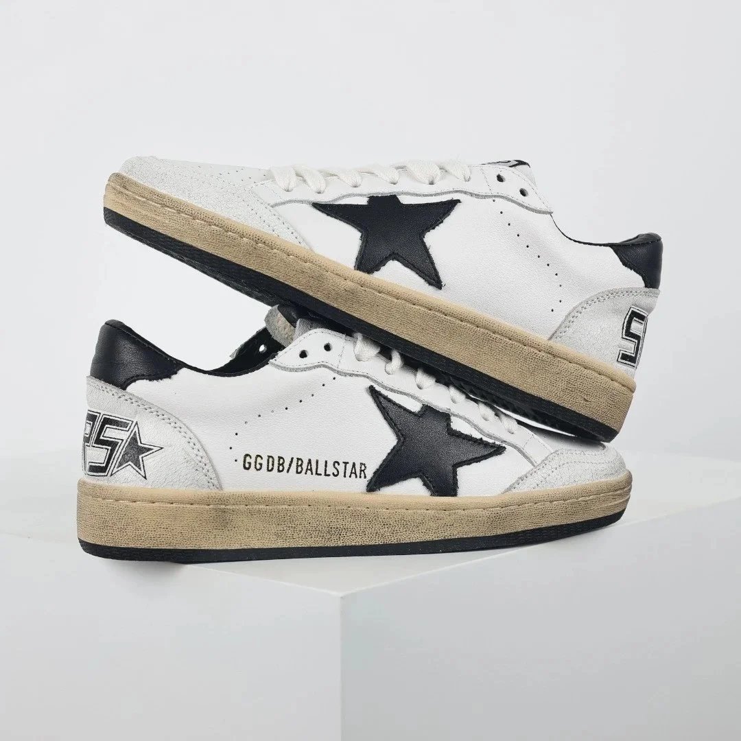 Golden Goose Sneakers Distressed star-appliqué low-top — White, black black tail